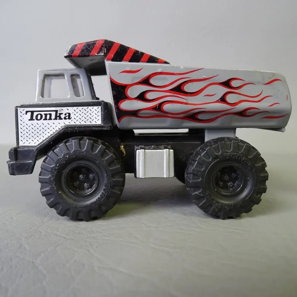 Maisto Hasbro Tonka Dump Truck Gray/Silver Red/Black Flames